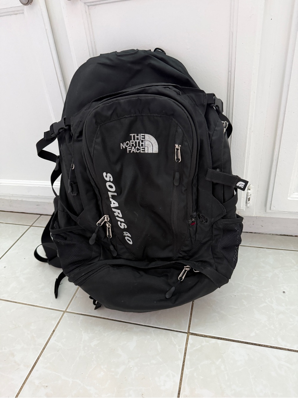 The North Face Solaris 40 Hiking Backpack Black Travel Pack READ DESCRIPTION